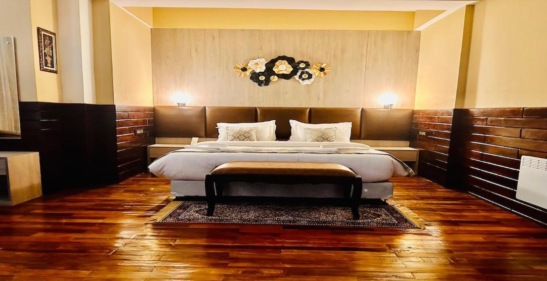 Silver Cloud Hotel パロ エクステリア 写真
