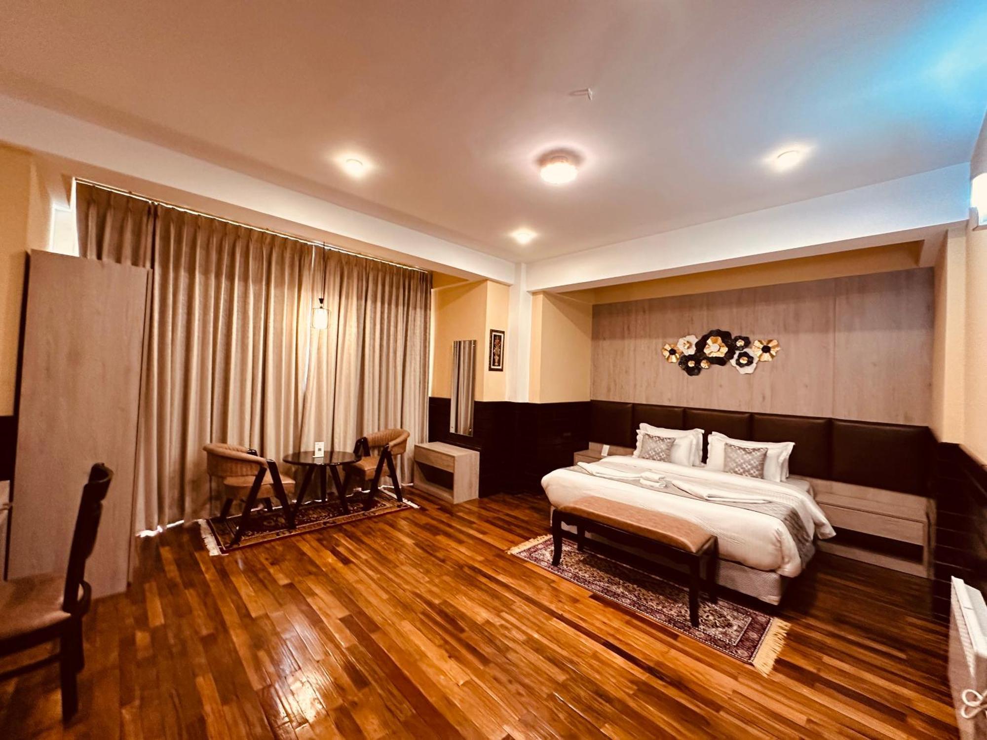 Silver Cloud Hotel パロ エクステリア 写真